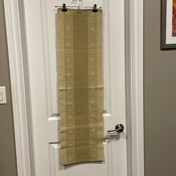 Table runner - Picture 1 of 3